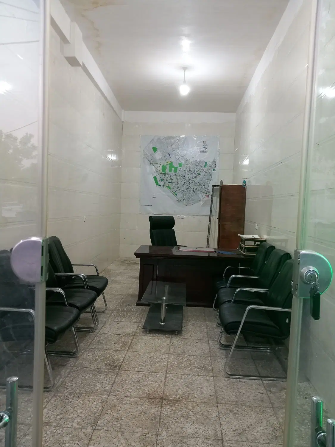مغازه بر خیابان سیاوش