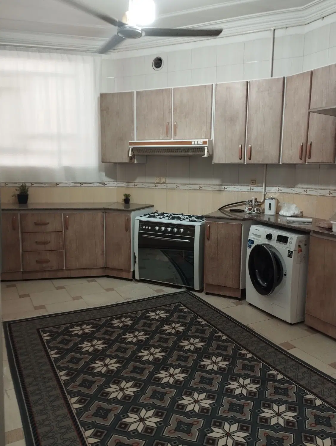 طبقه بالا ۱۱۰ متری بلوار پاسداران (خیابان کشاورز)