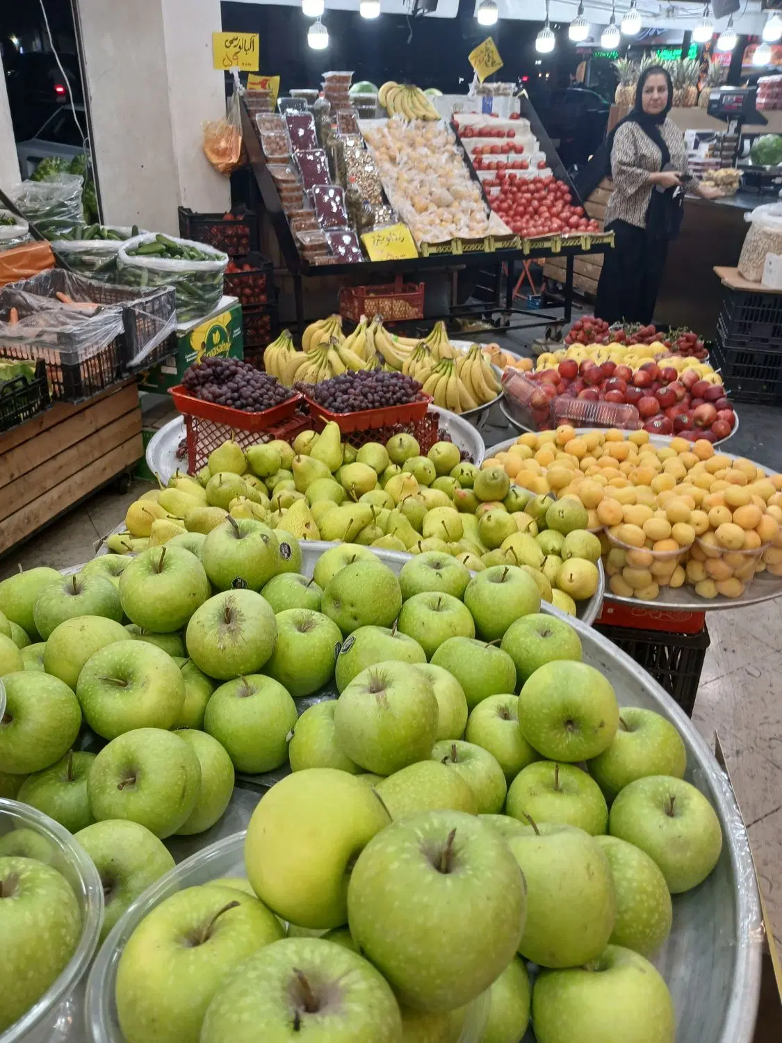 اجاره میز سبزی  و بساط  جلوی مغازه
