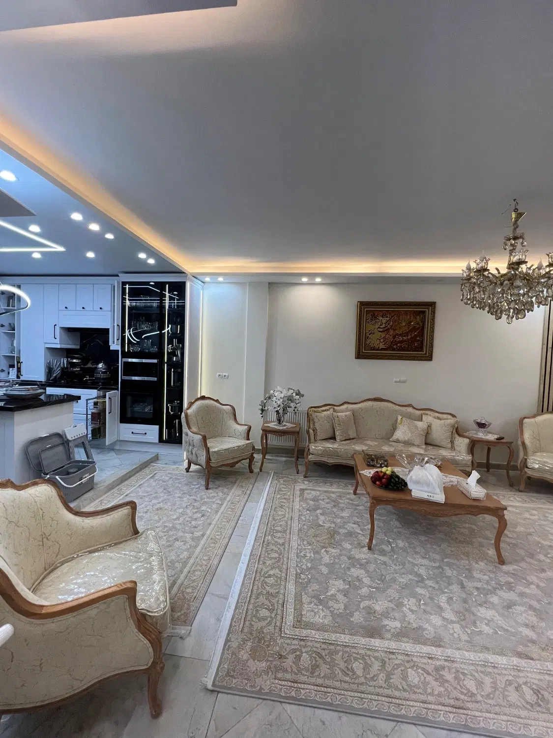۹۳متر ۴طبقه تک واحدی پارکینگ دار