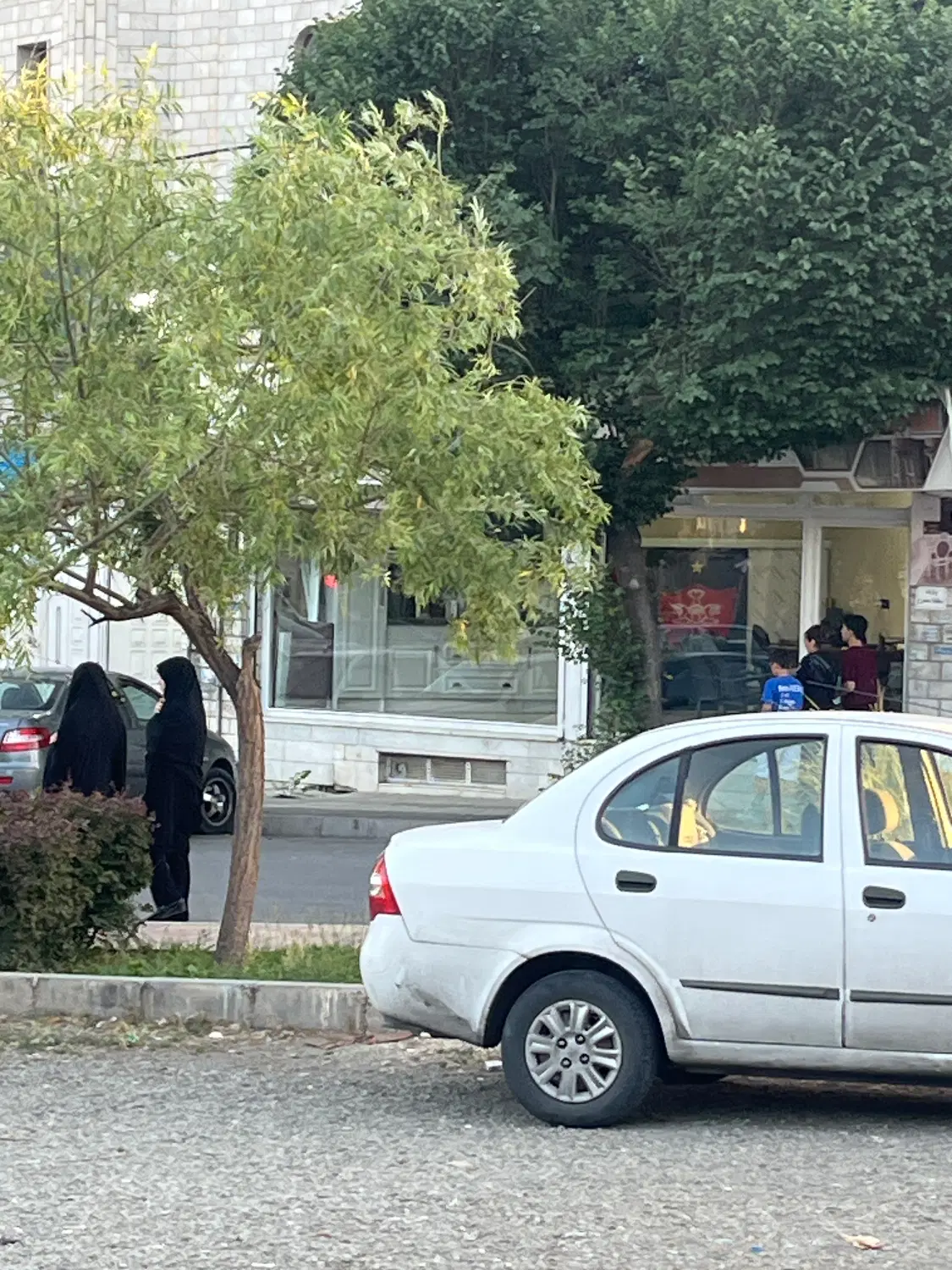 مغازه فروشی بر بلوار باغستان