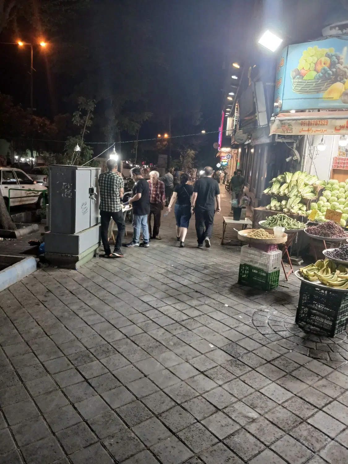 اجاره میز سبزی  و بساط  جلوی مغازه