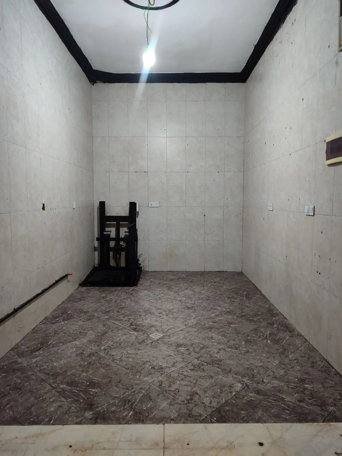 اجاره مغازه 12متری با زیر زمین بر خیابان ایران