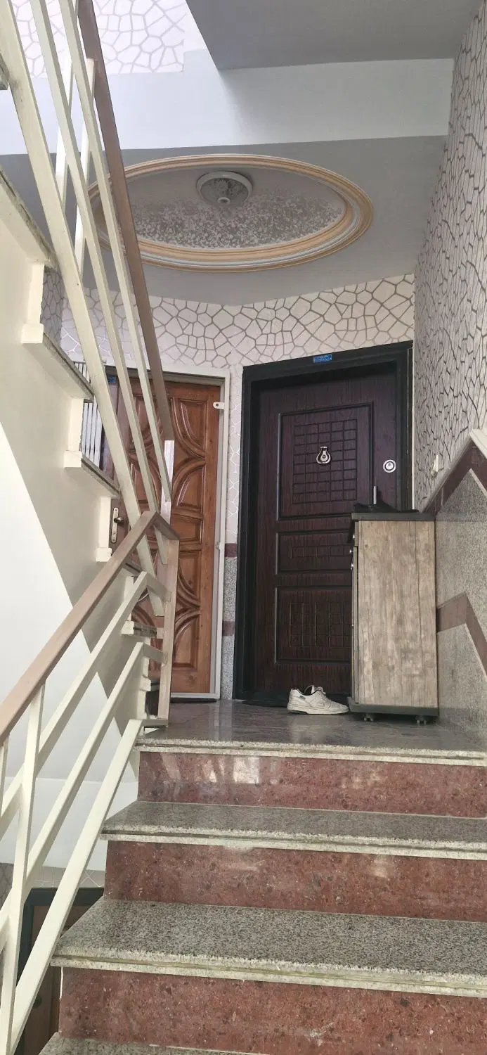 واحد طبقه چهارم مرکز شهر میدان توحید