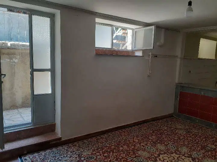 زیرزمین ۷۵ متری بسیار روشن در مرکزشهر _  یک‌ خوابه