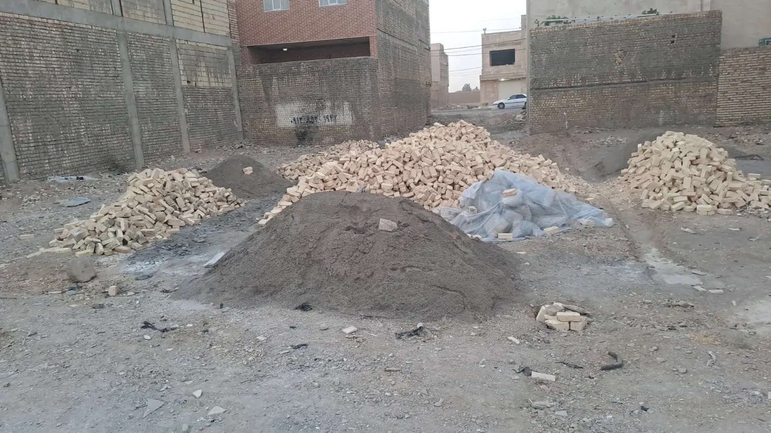 زمین جنوبی تجاری مسکونی بر۲۴متری سعدی ۶سقف
