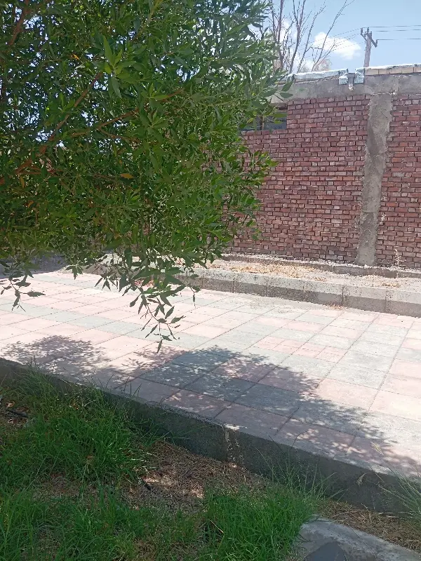 فروش یک سهم از شش سهم به مبلغ ۴۰۰میلیون