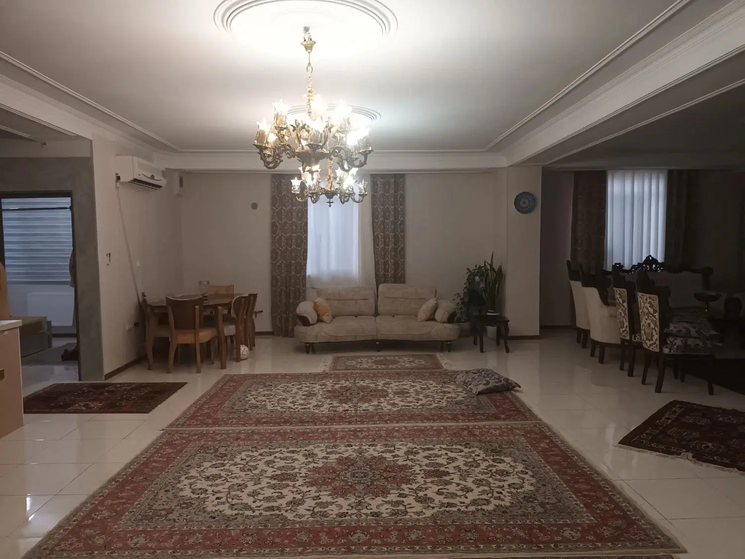آپارتمان ۲۰۰ متری فاز ۱ آزادگان رهن کامل