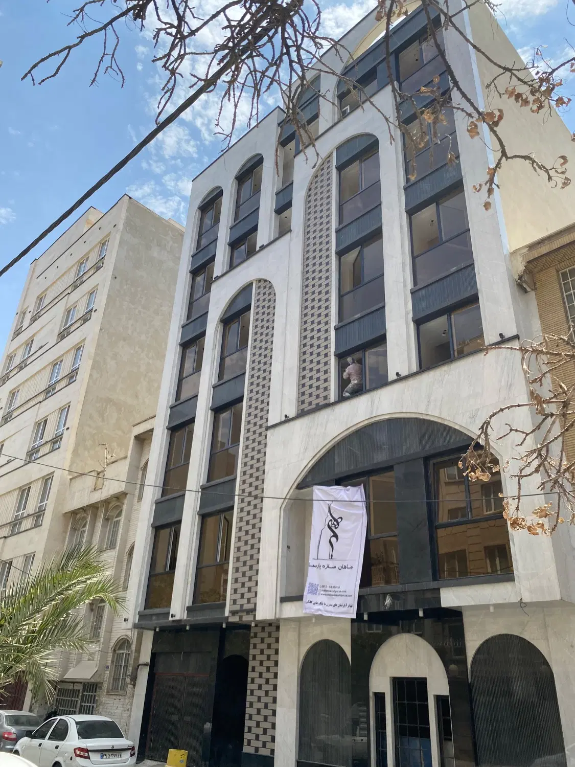۱۱۵ متر نوساز، قیام جنوبی، کیفیت ساخت متفاوت