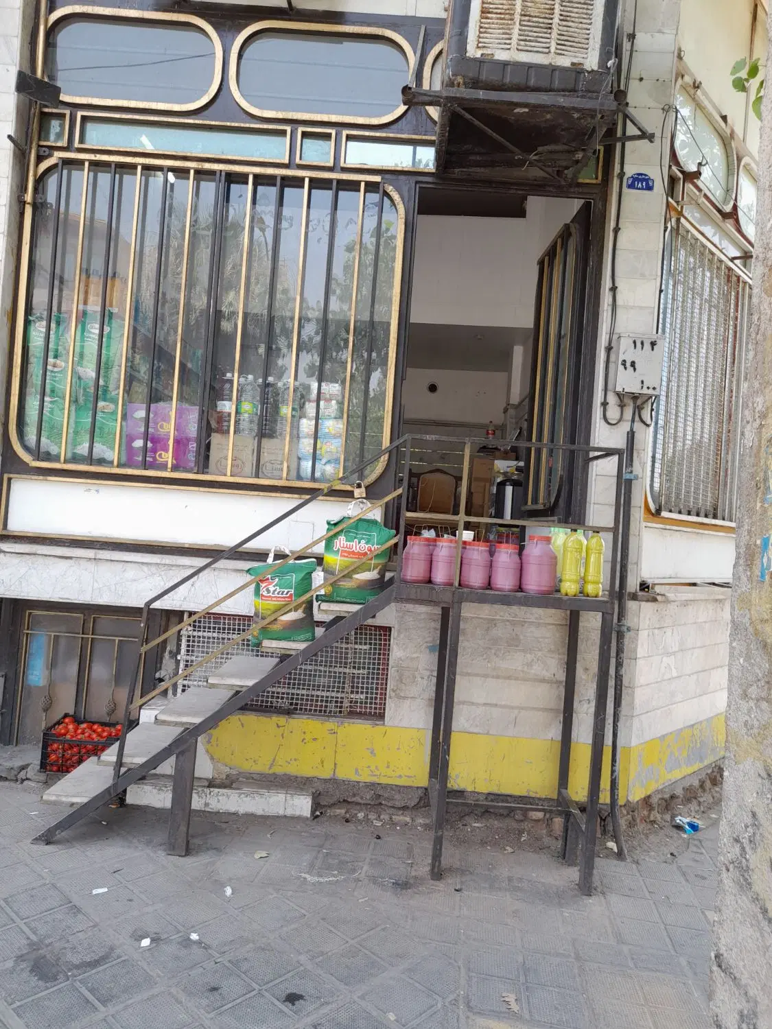 اجاره مغازه دور میدان عاشورا