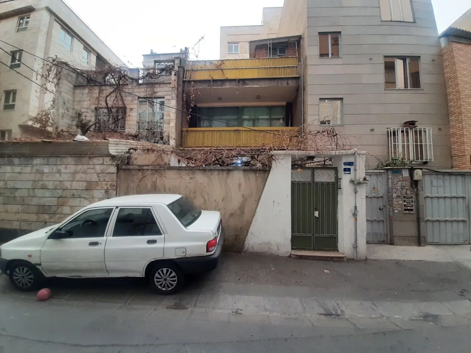 85 متر کلنگی واقع در خیابان حسام الدین