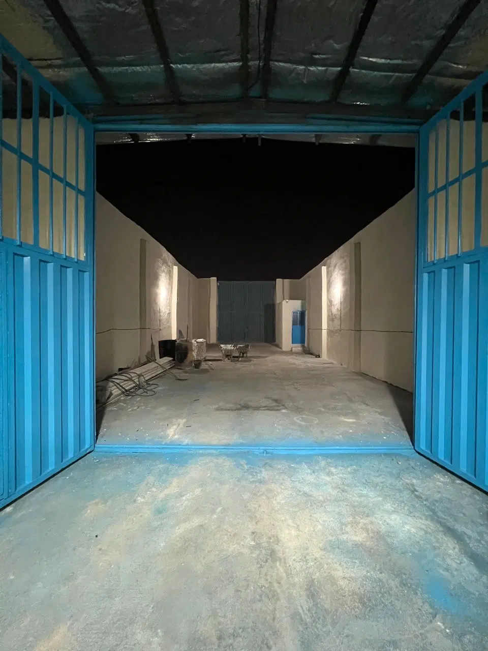 سالن۳۵۰ متری سندارنزدیک پمپ بنزین و خیابان اصلی