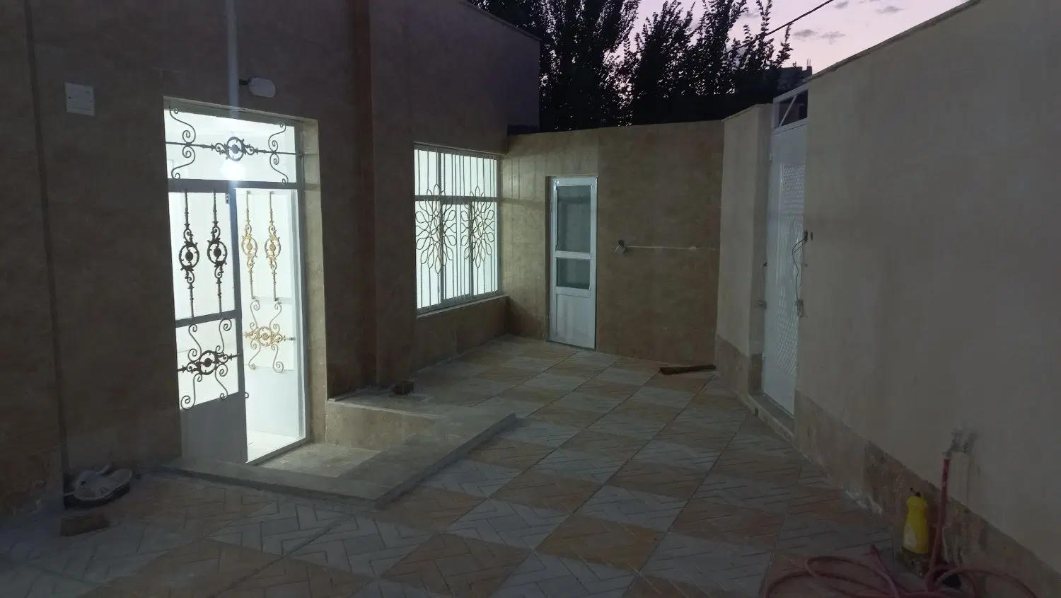 ویلایی ۱۲۰ متر زمین ۹۰ متر بنا دو خواب شمالی سند