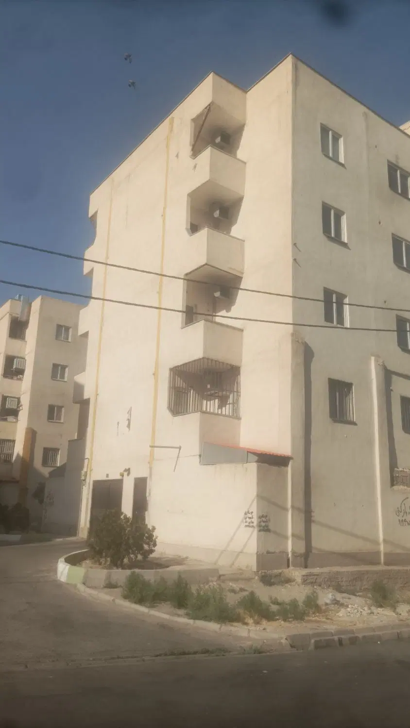 آپارتمان طبقه چهارم 85مترآسانسورپارکینگ اختصاصی