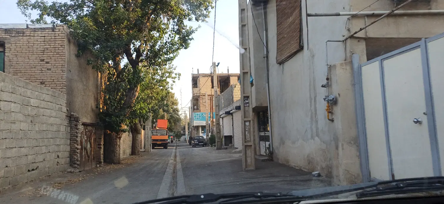 زمین مسکونی سند دار مجوز ۲ طبقه داره