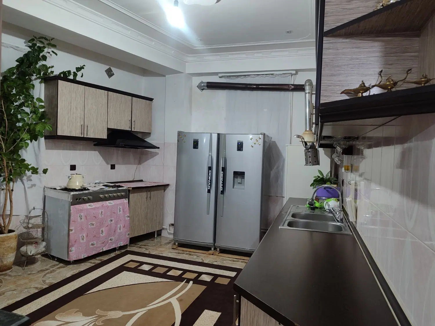 فروش ساختمان دو طبقه به همراه ۳ باب مغازه .