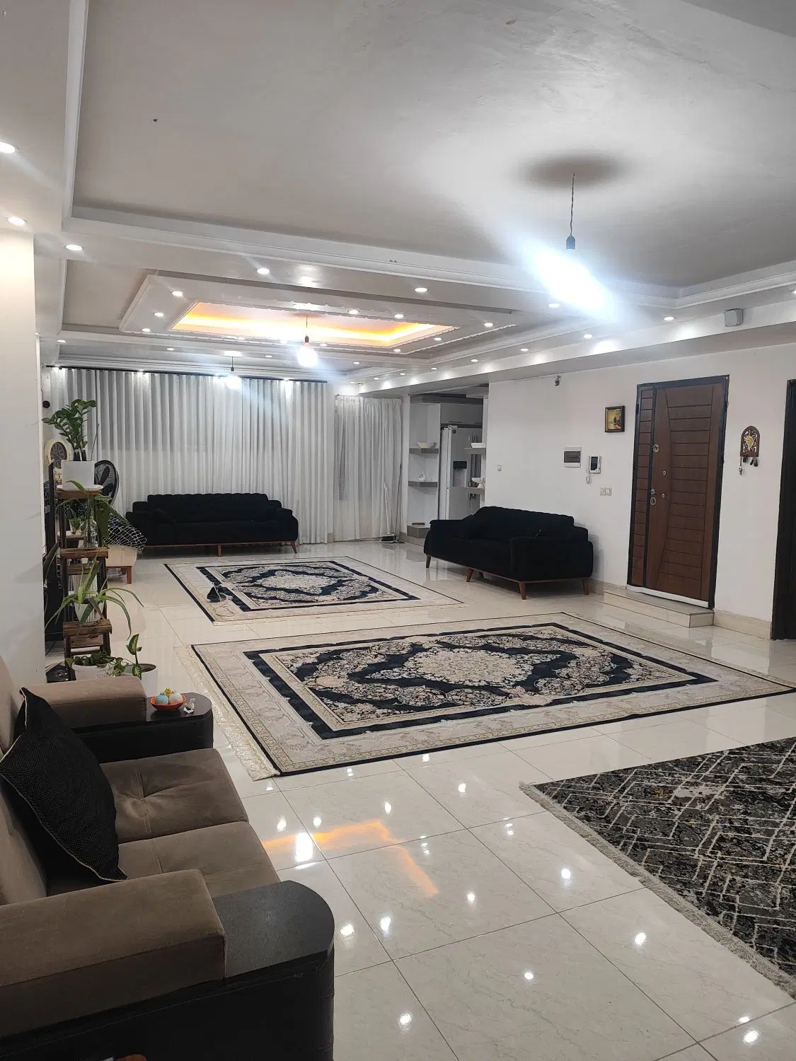 فروش یک واحد ویلایی در بهترین لوکیشن صدرا
