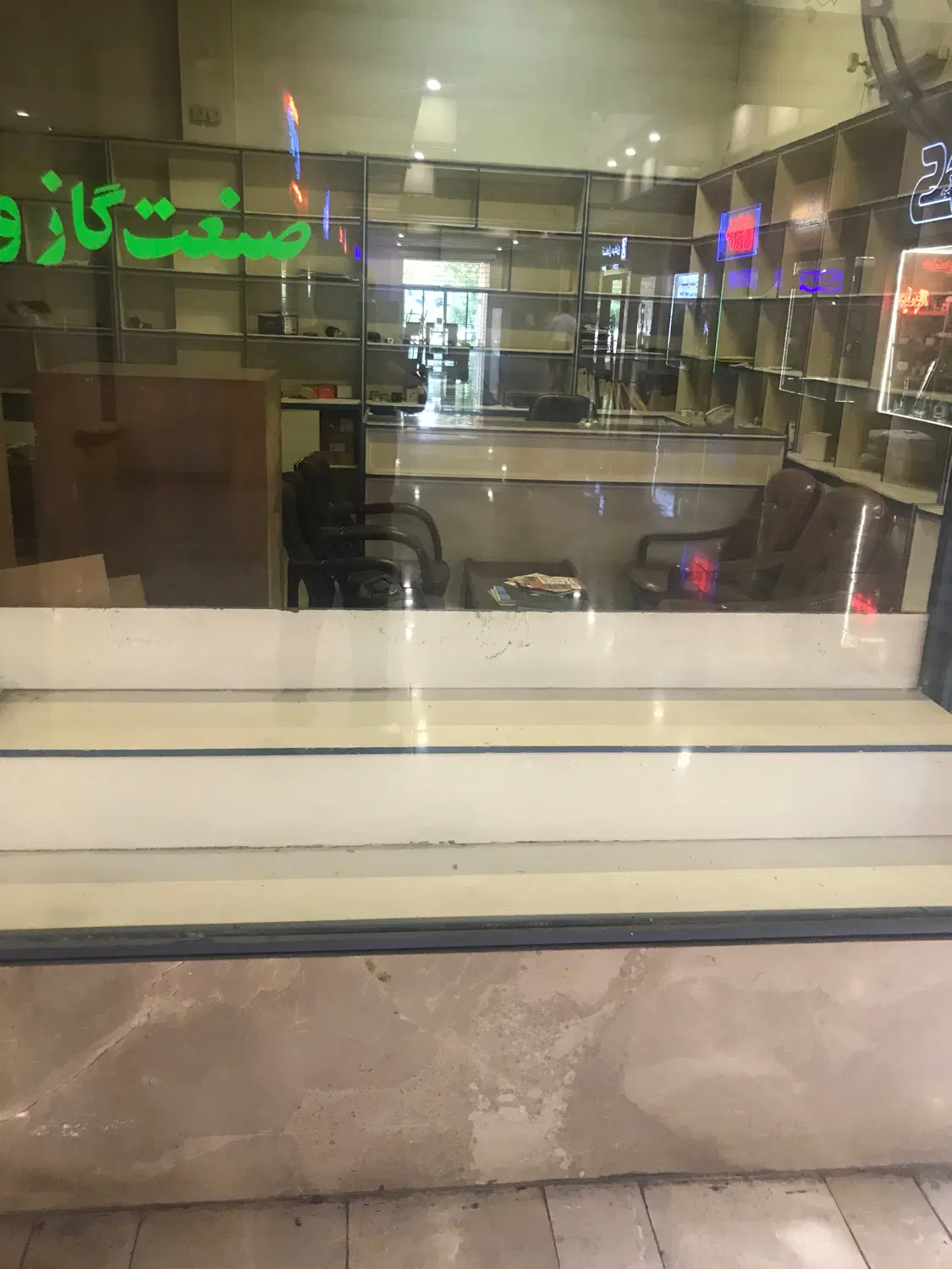 مغازه تجاری با ملکیت و سرقفلی با سند تکبرگ