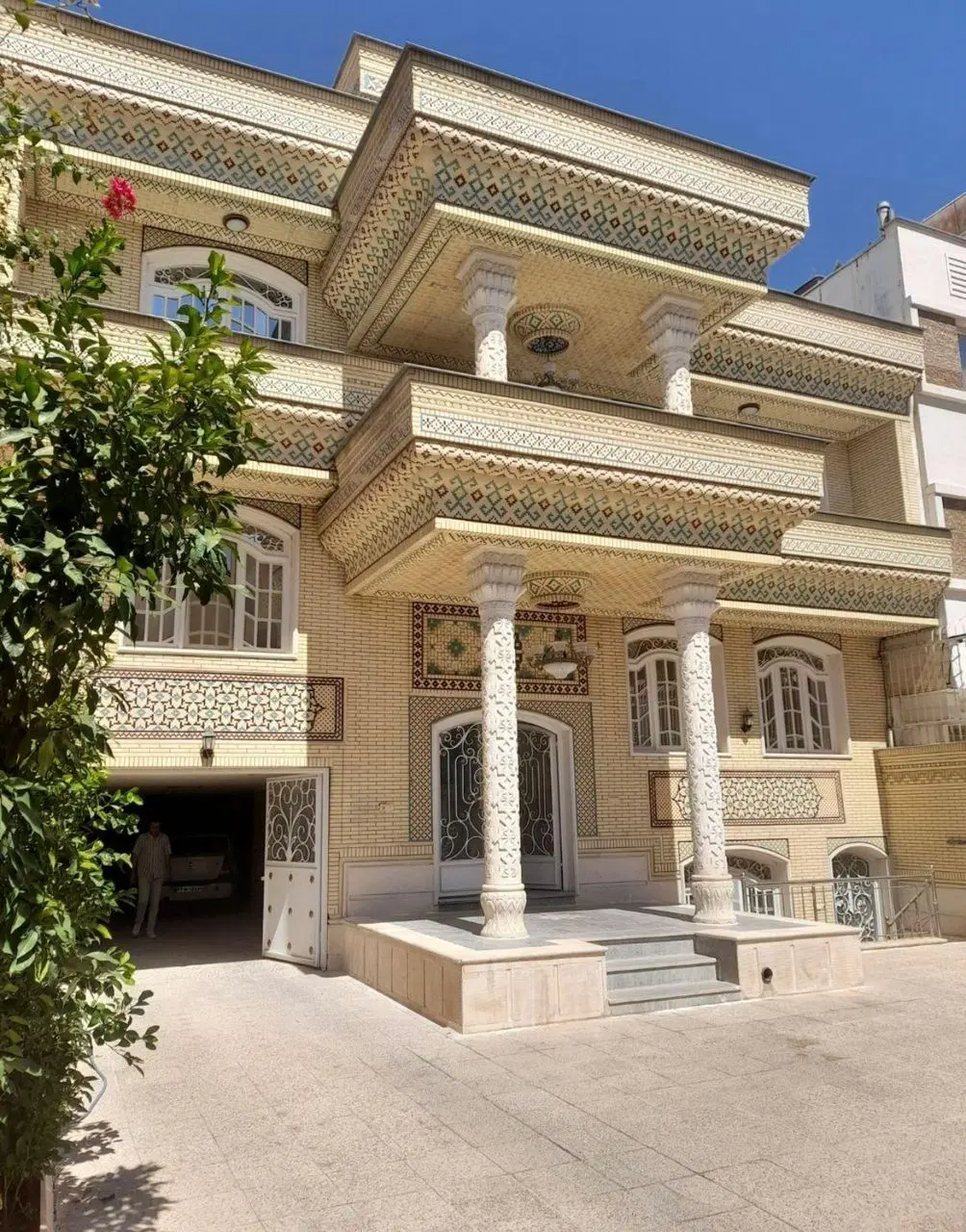 ۴۰۰متر زمین_۶۵۰متر زیربنا_۳واحد_همت جنوبی