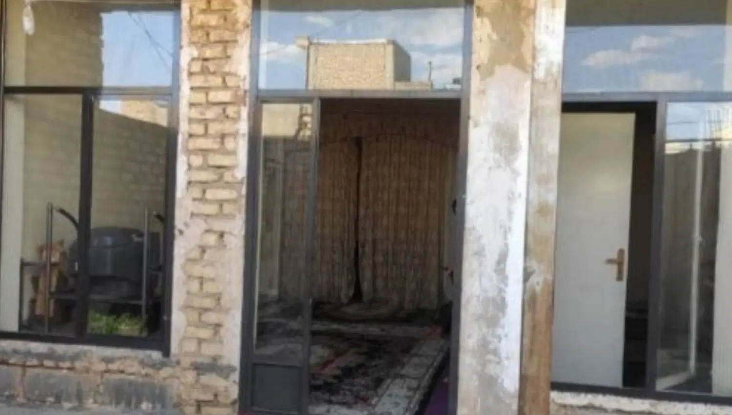 منزل مسکونی دو طبقه خیابان پاسداران شهرضا