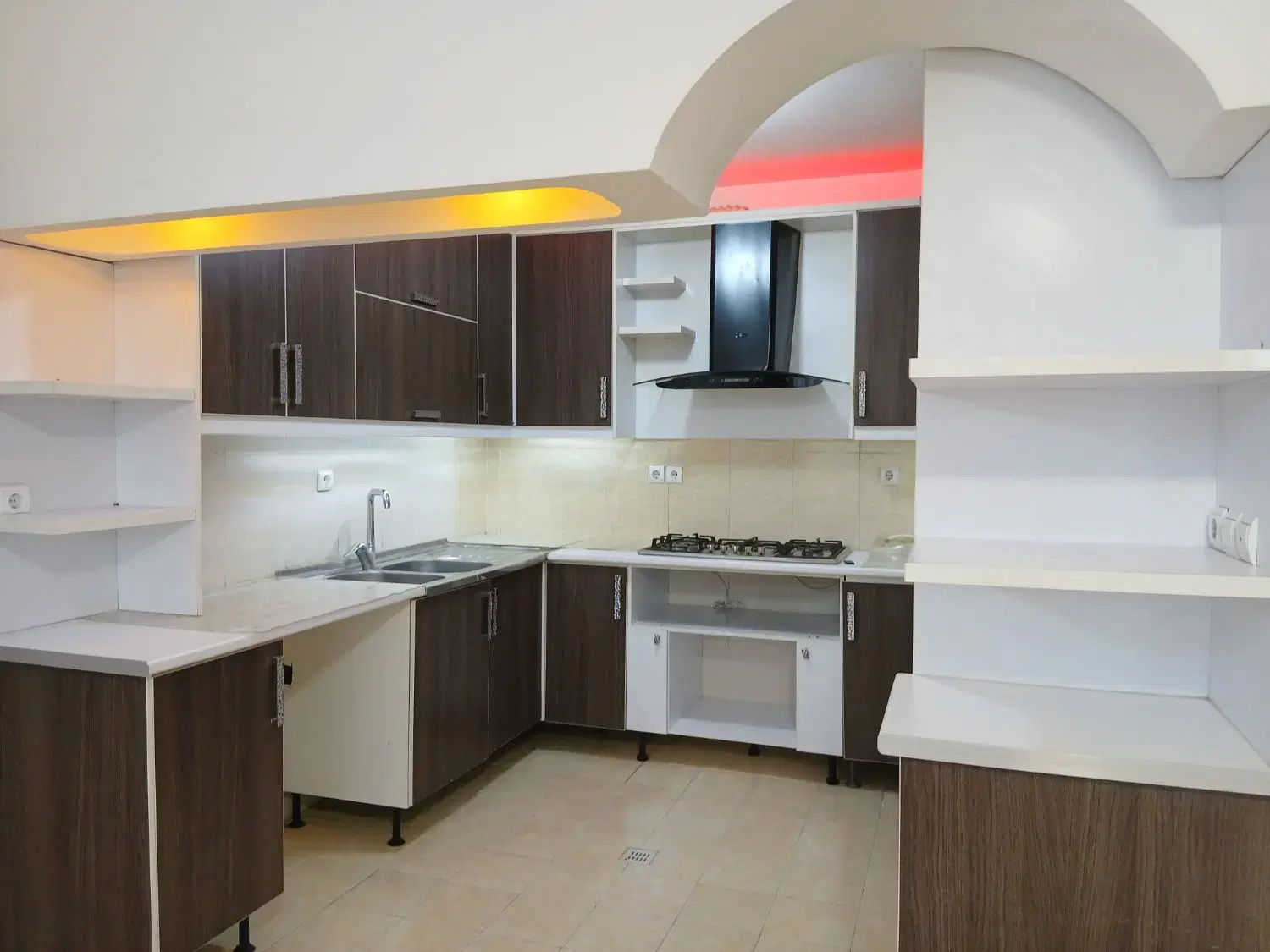 ۷۸ متری پارکینگ اختصاصی