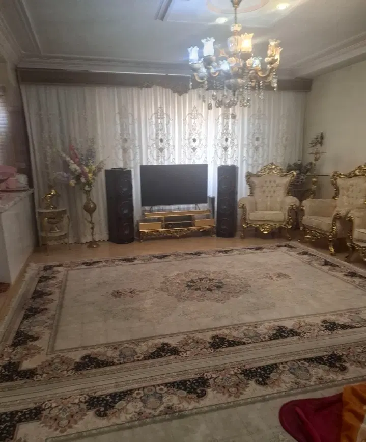 اپارتمان ۱۰۵ متری دو خواب با پارکینگ و انباری