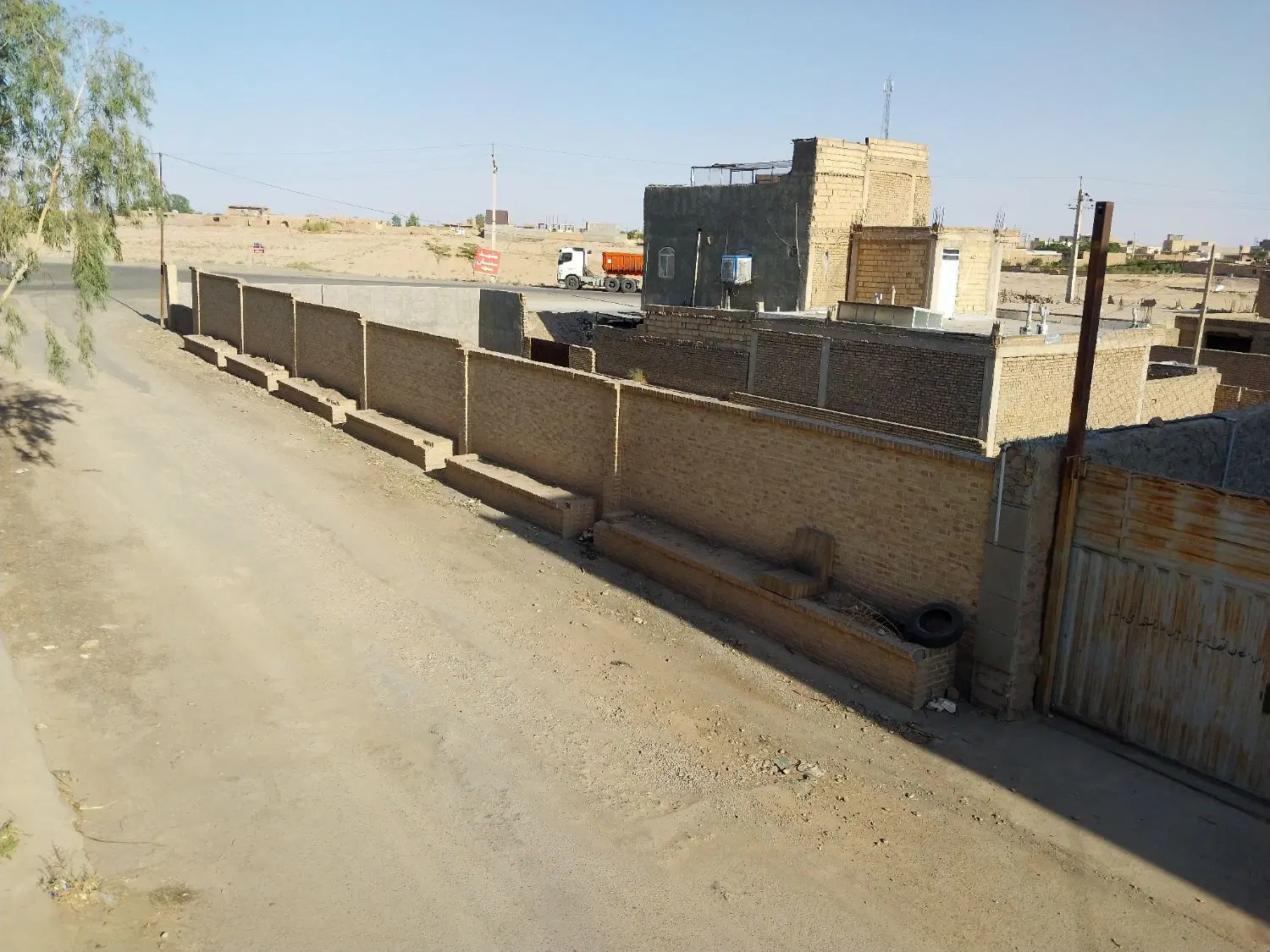 زمین  ۹۰۰ متری