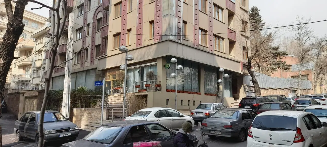 ۷۵۰ متر مستغلات اداری و تجاری دربست . کاشانی