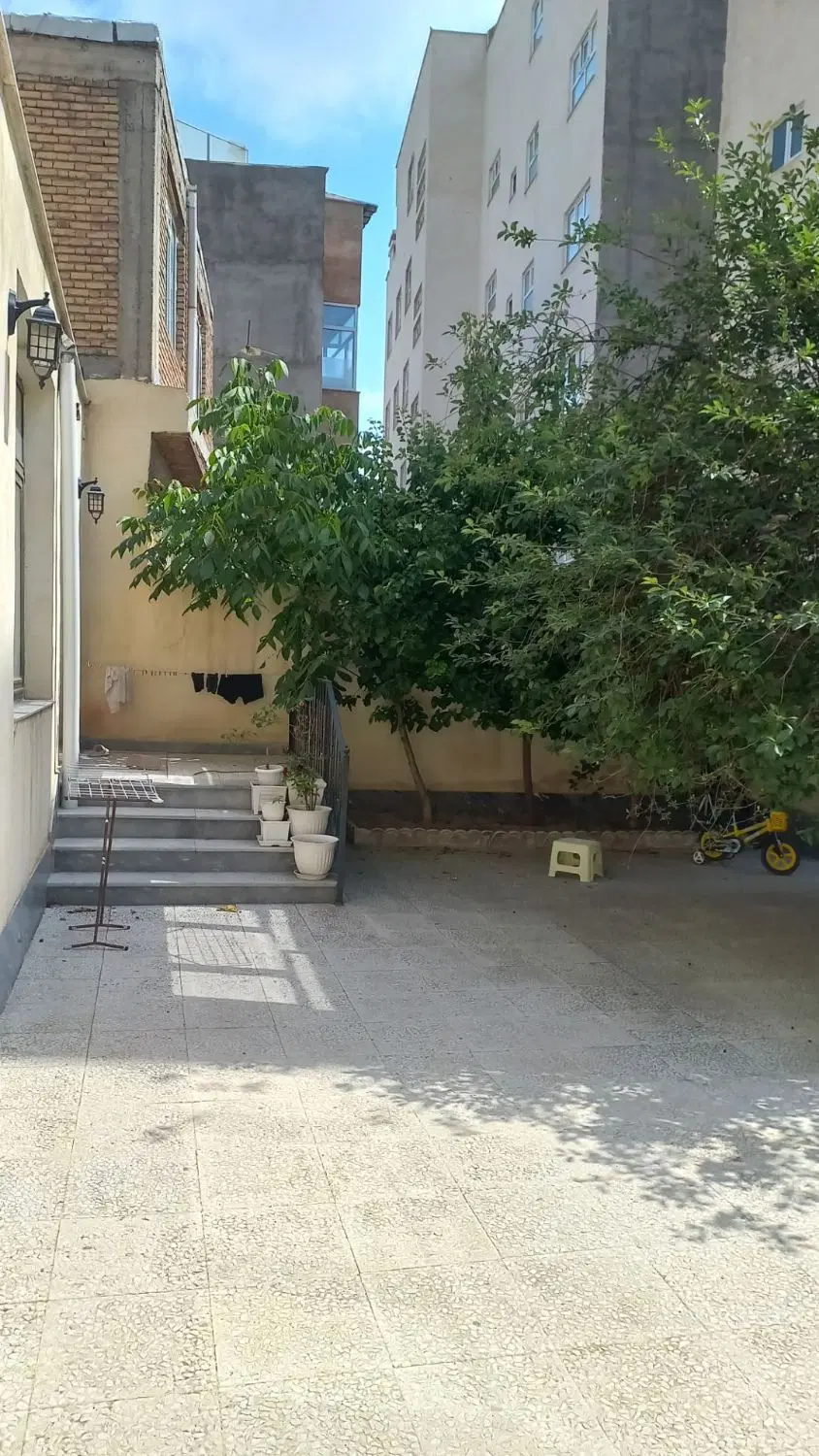 خانه ویلایی دوطبقه با بهارخواب علی آباد