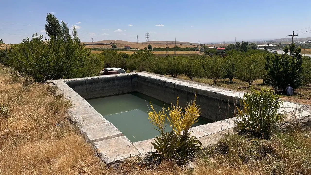 باغ واقع در گردنه صلوات آباد