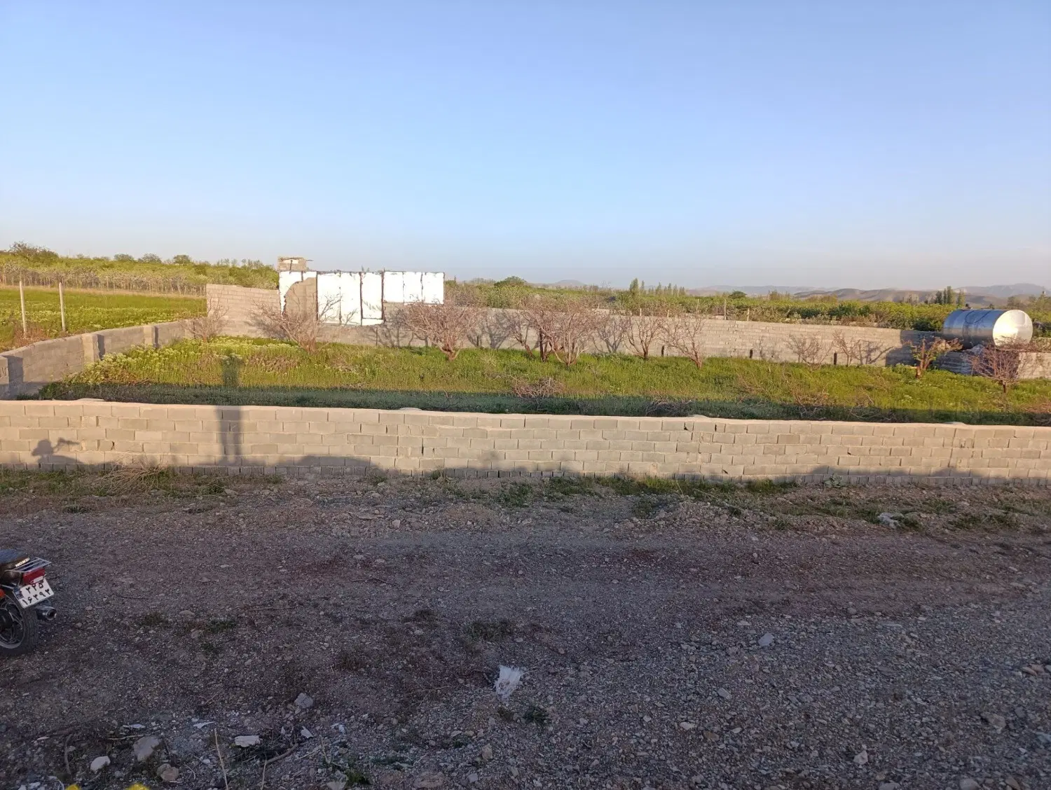 زمین محصور ۹۰۰ متری سند دار آبسرد دماوند