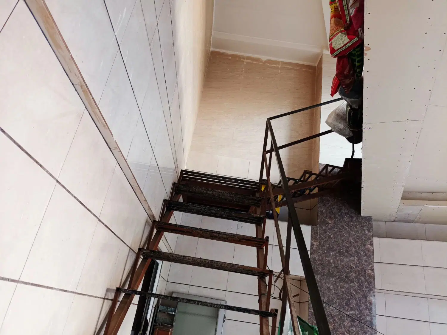 مغازه تجاری کارمندان