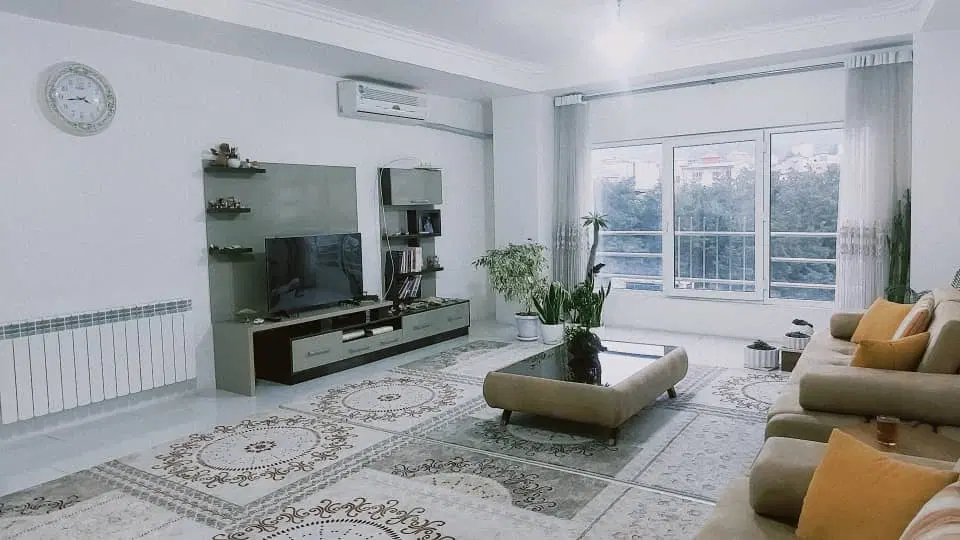 هم خونه بدونه حاشیه