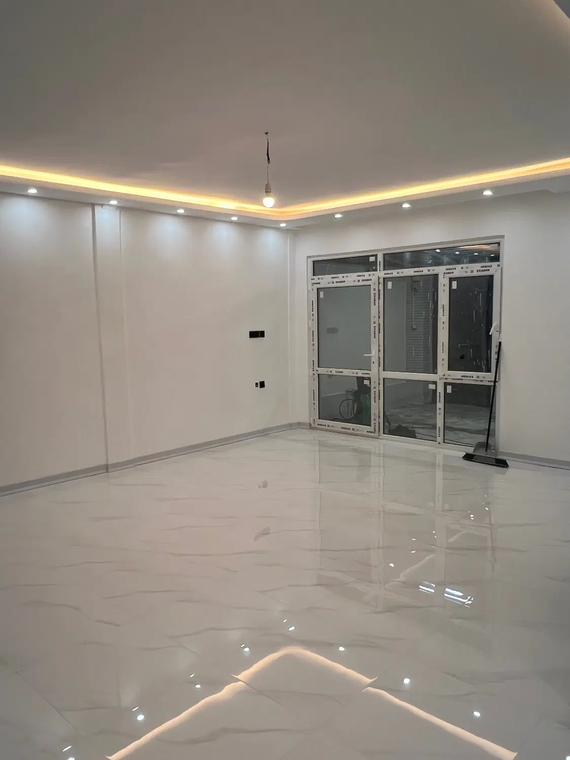 هَمکفِ حَیاط دار ( مُستَقل ، راه جُدا )