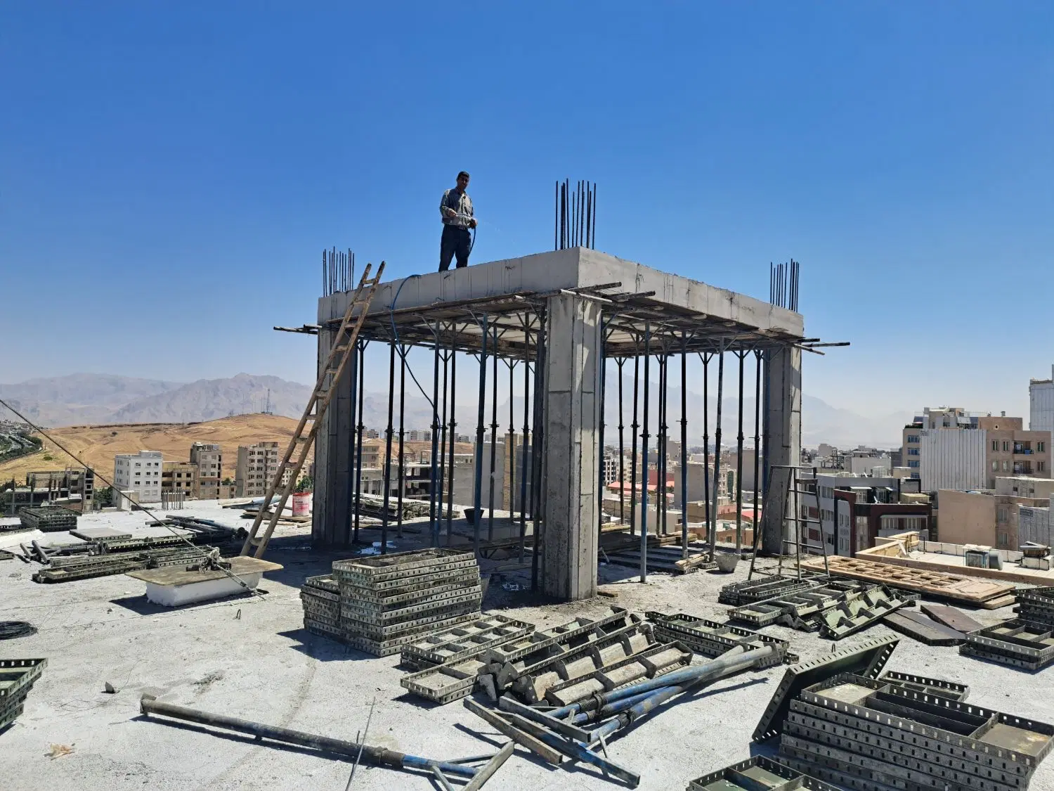 آپارتمان ۱۸۰ متری بربلوار متخصصین چهارراه