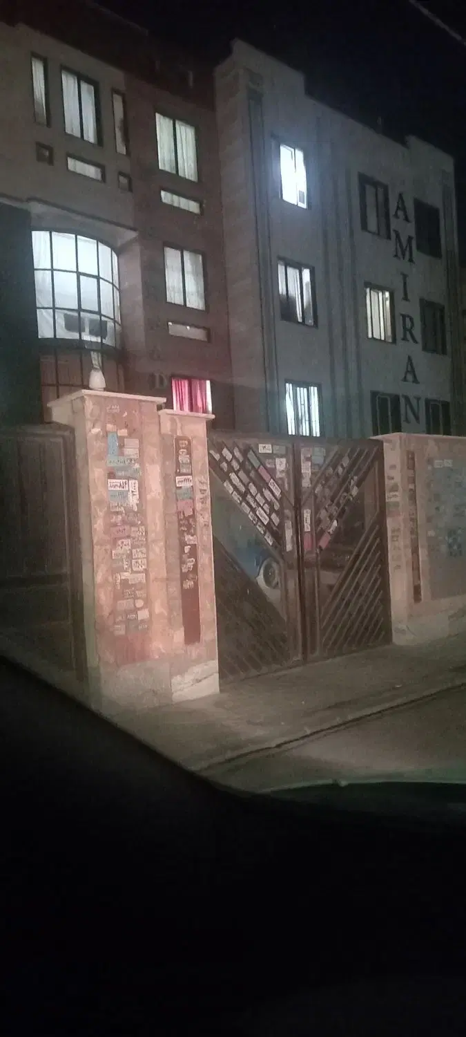 آپارتمان ۵۳ متری با پارکینگ و انباری در شهرک کارگر