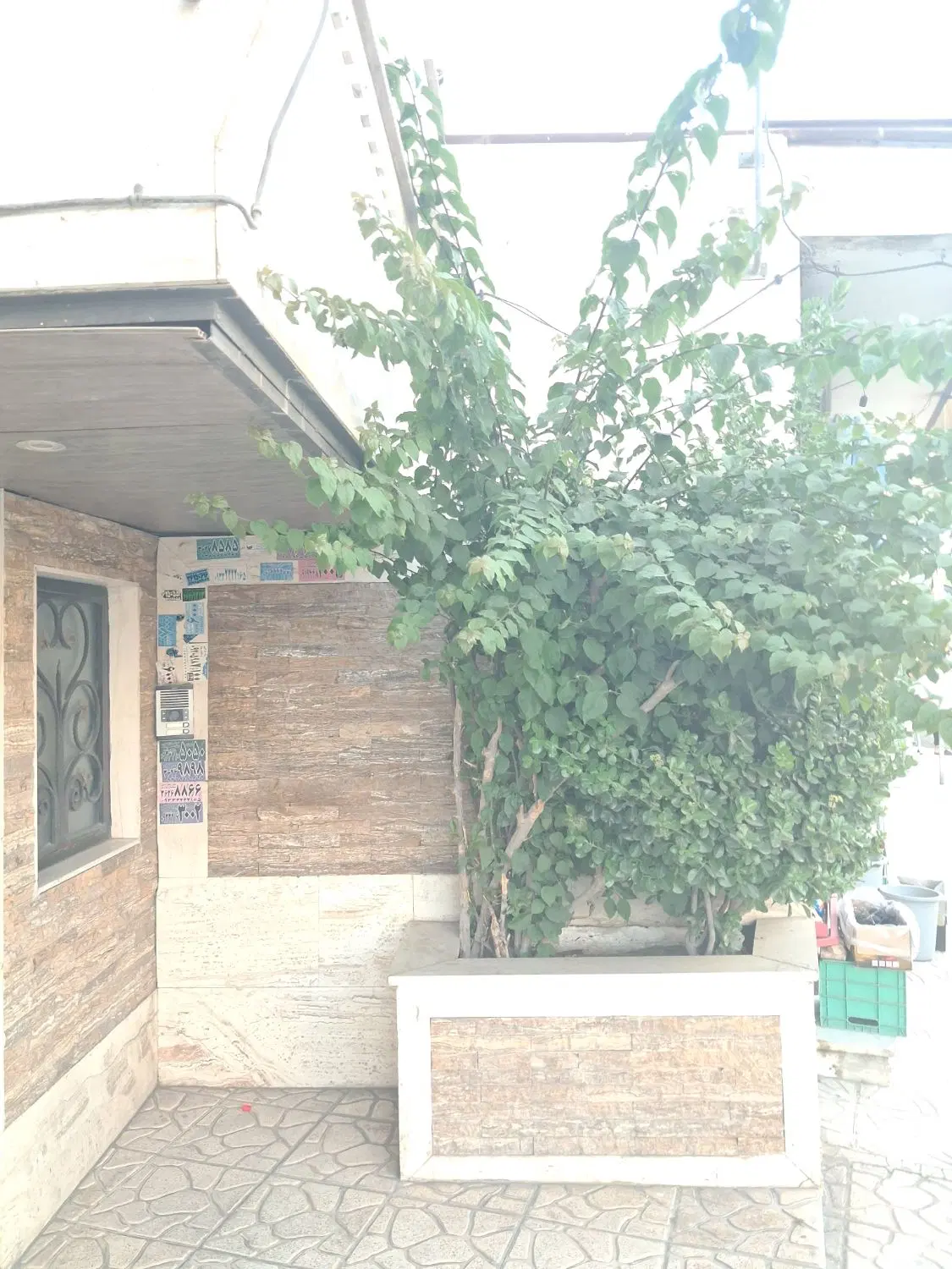 خانه بامغازه برخیابان پرتردد.کارخانه قند