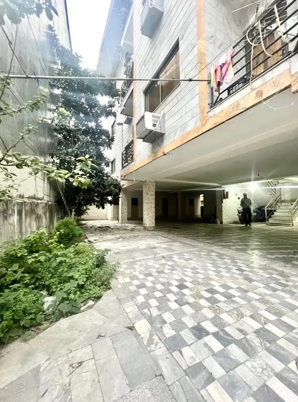 ۹۰ متر ط اول لاریمی