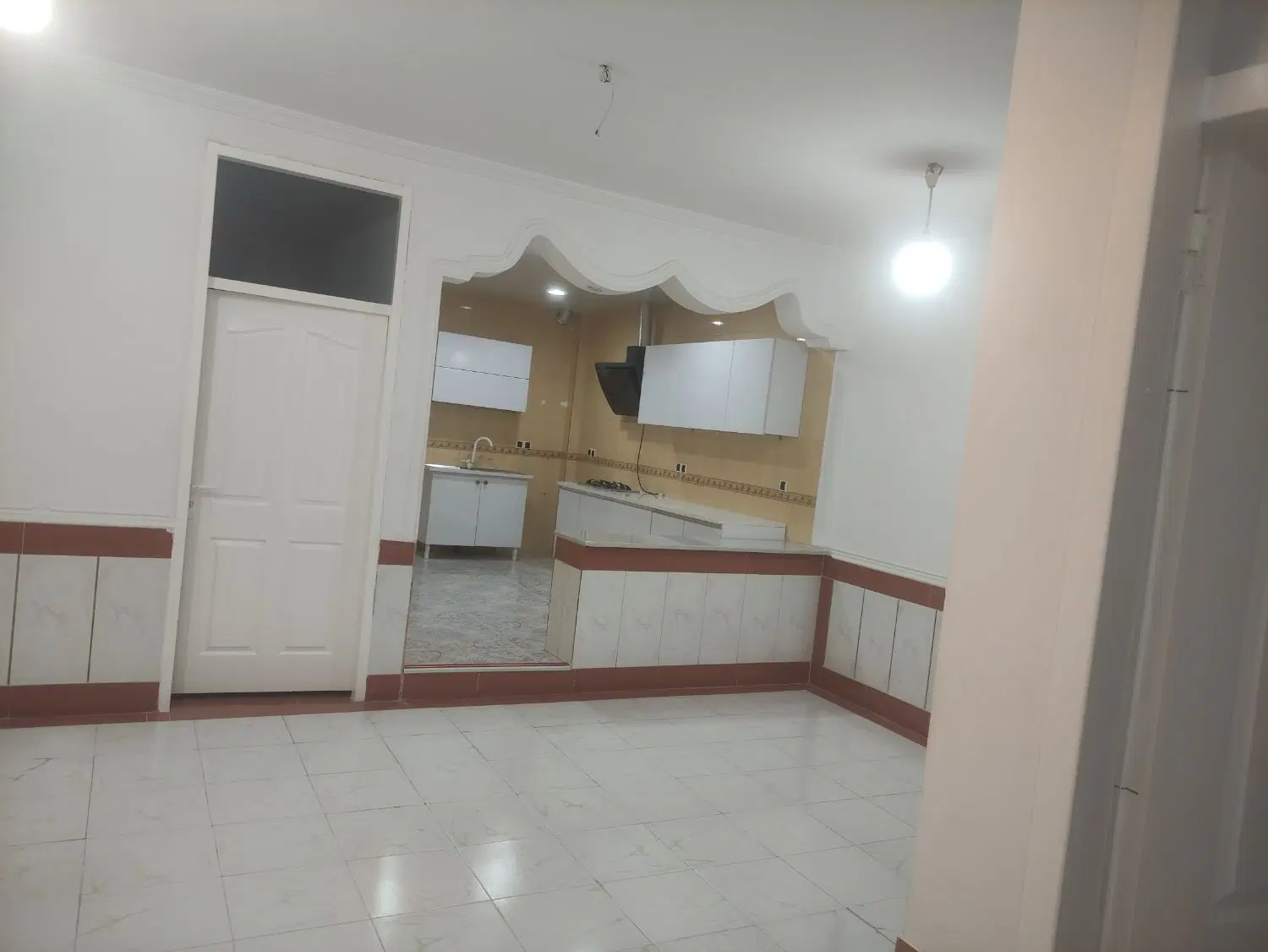 طبقه اول پای خیابون اصلی