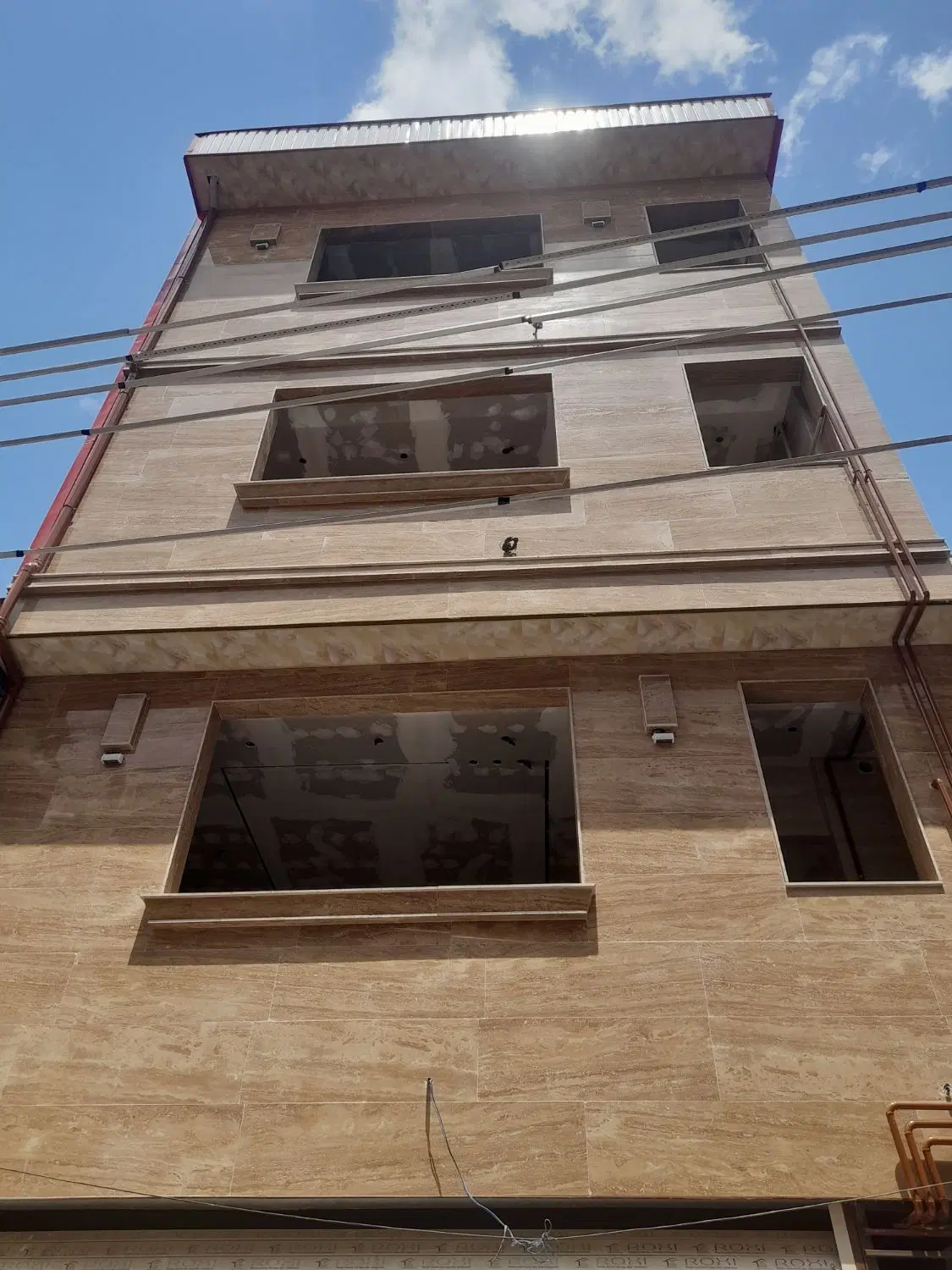 آپارتمان ۳ طبقه ۳واحد