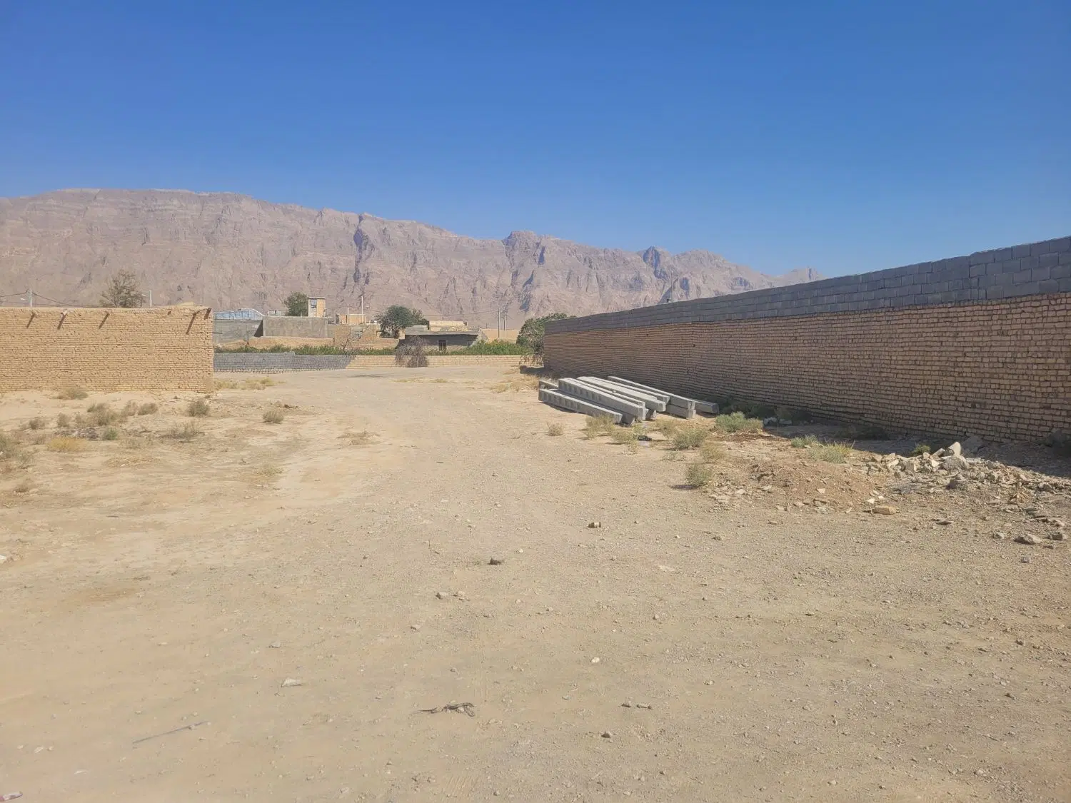 زمین ۱۶۵۰ متری منظریه