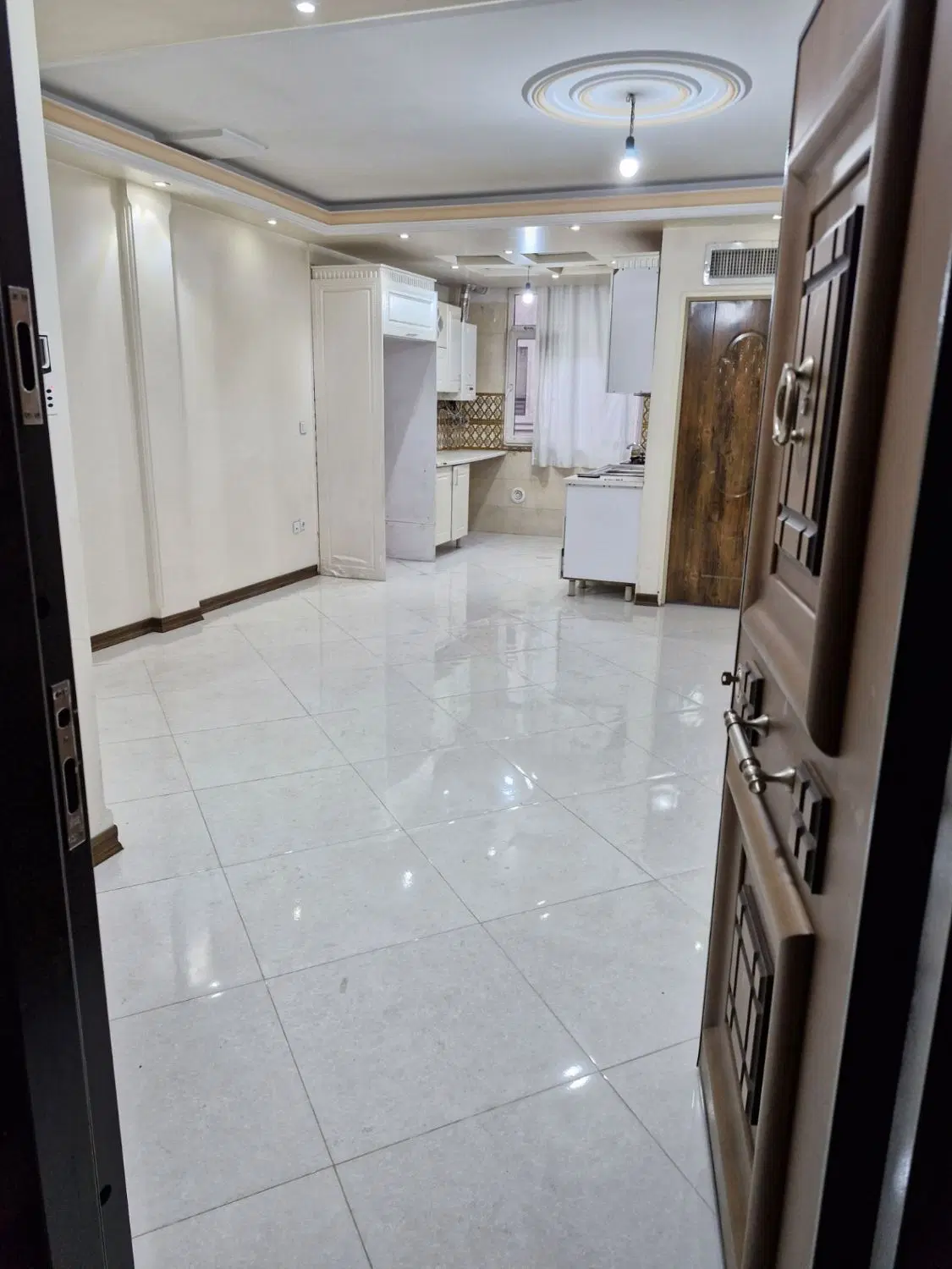 ۶۳ متری رهن و اجاره خ ۲۶