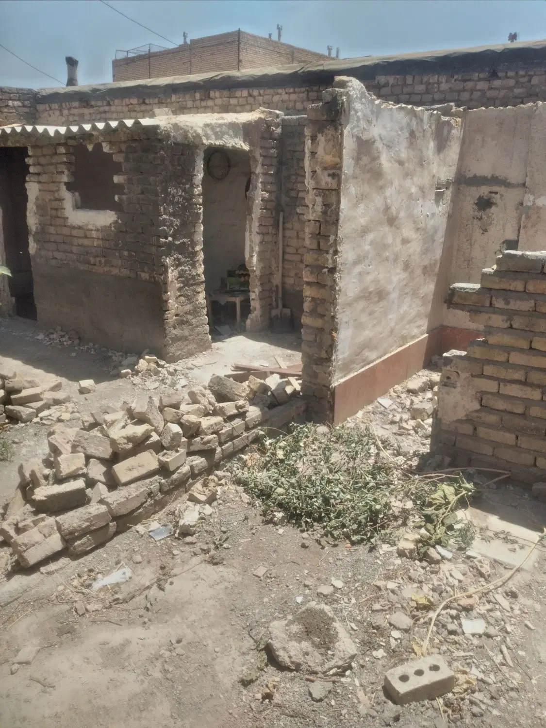 زمین فروشی