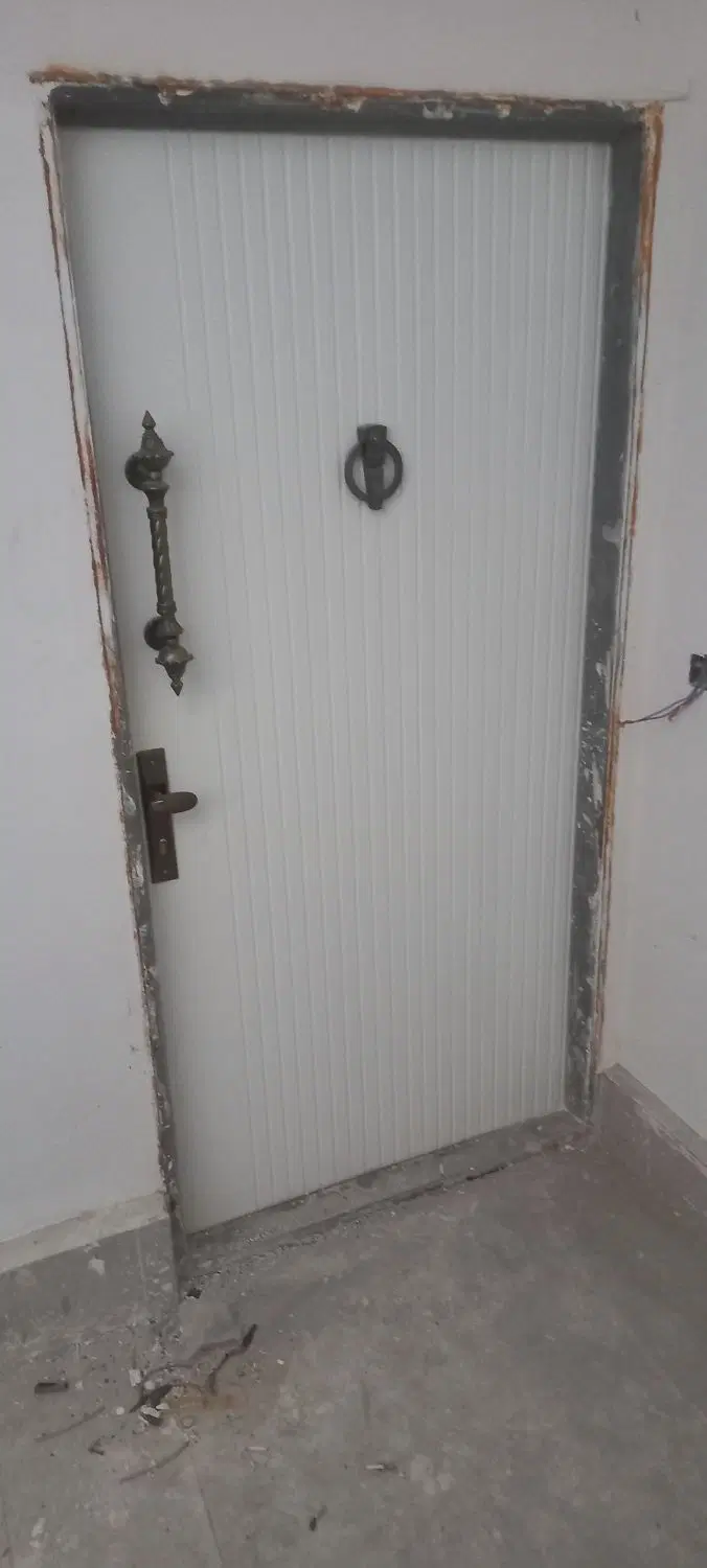 ۸۰ متری صفر، وکالتی، پارکینگ دار، طبقه ۲ سرجلو
