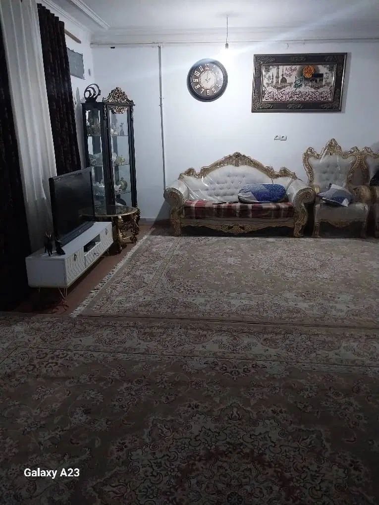 خانه۱۱۰متری طبقه بالا در سیصد دستگاه