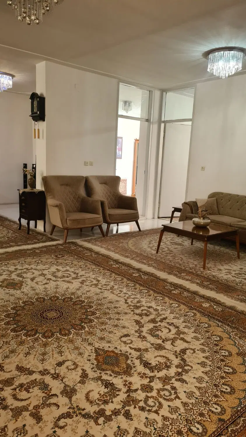 منزل دو طبقه ۲۰۰ متر
