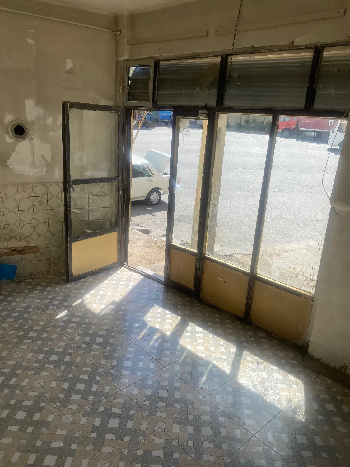 مغازه در محله ساری زمی