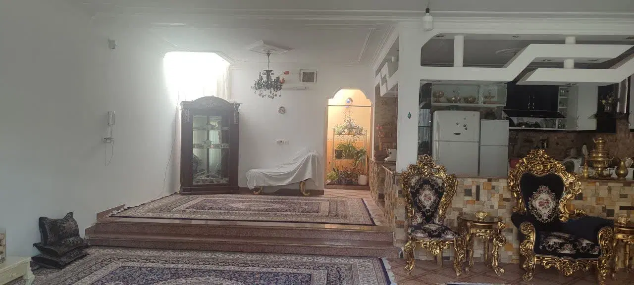 همکف ویلایی گلدشت شرقی180متری