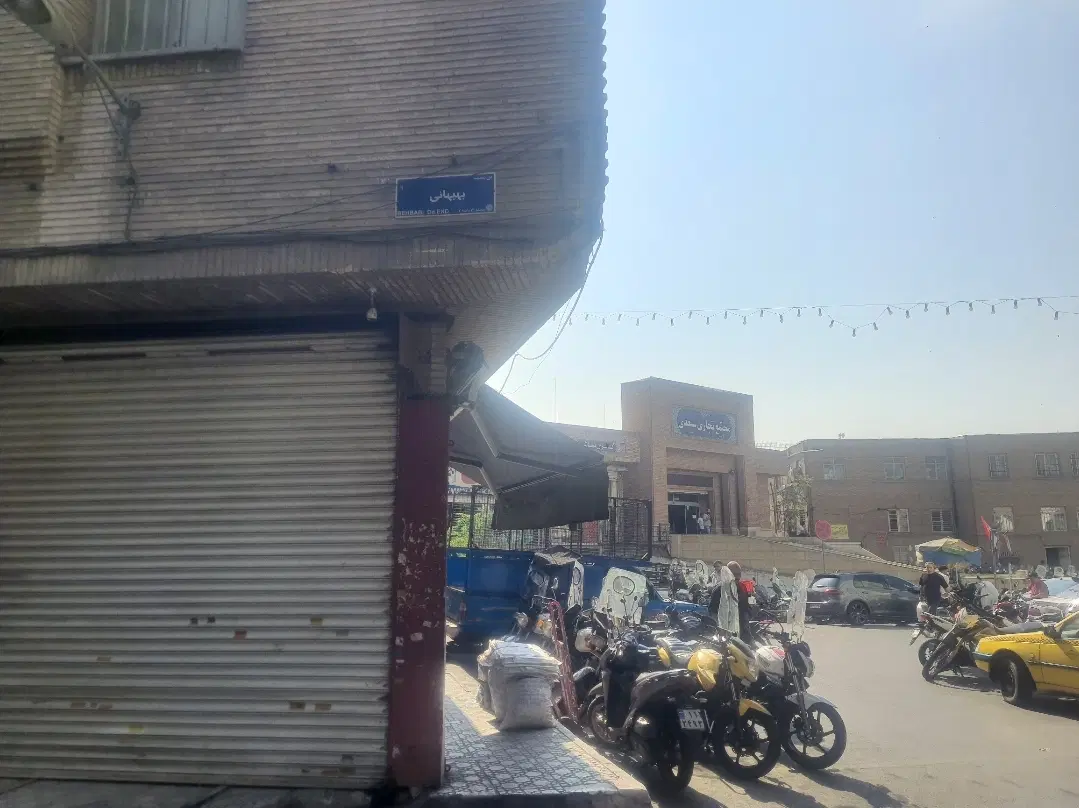 ملک کلنگی در قلب بازار