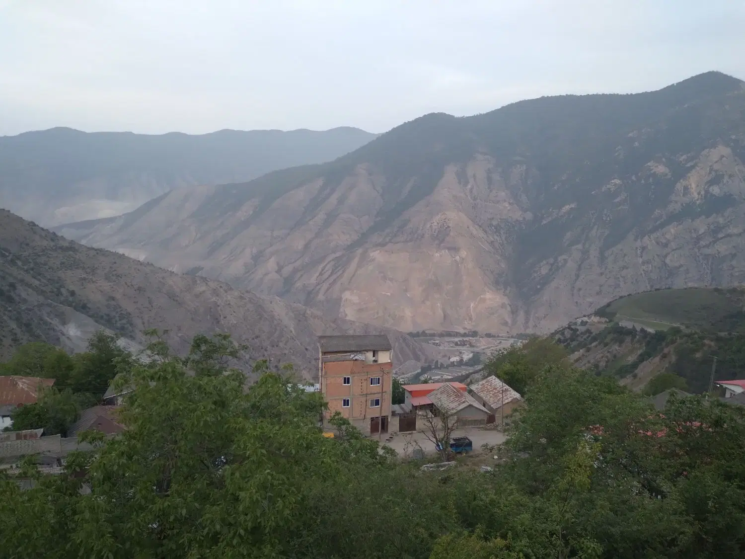 900متر زمین در روستای شاهزید داخل بافت